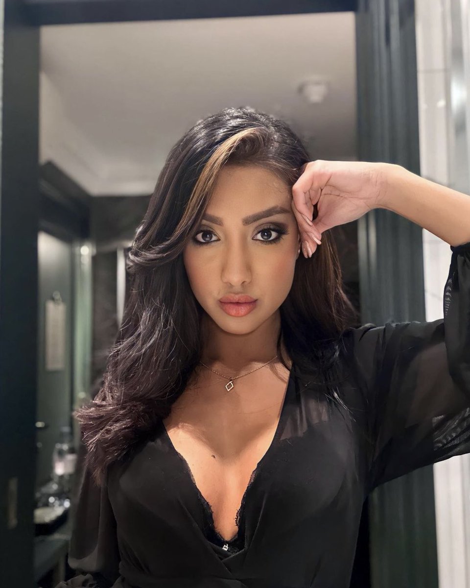 PrettyLittleThing tweet media