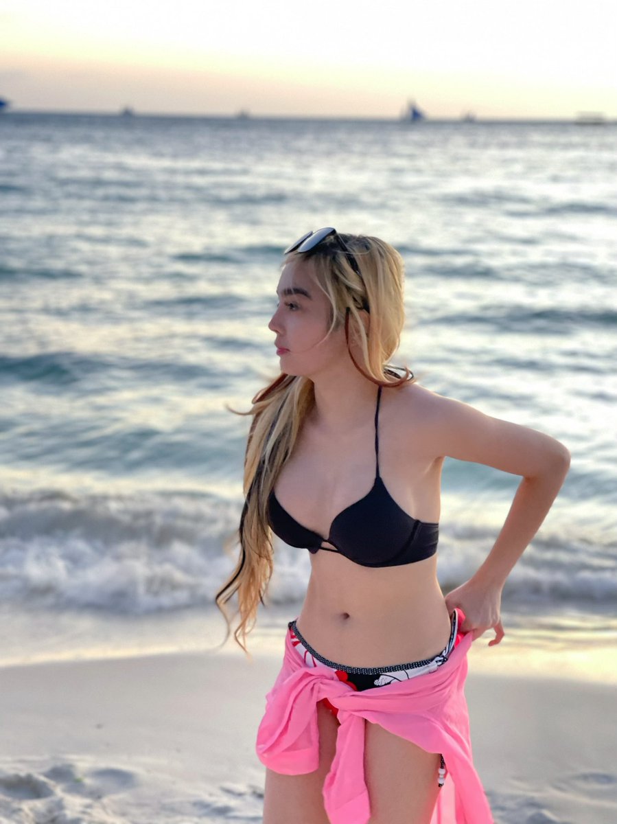 BBdjade's tweet photo. Wouldn’t mind getting stranded here 💙🌊🫶🏻 #bora https://t.co/ni2NT3yha6