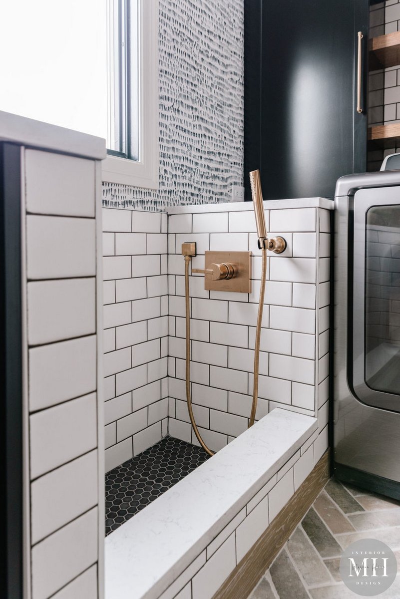 TheModern_Hive's tweet photo. We would never forget about the family dog when it comes to designing a home!  🐶🛁

📸 @MandyMcGregorPhoto​​​​​​​​
🛠 @gittdbr 
#styledbymh #omahainteriordesign #MHstyleathome #interiordesign #omaha #nebraska #omahanebraska #homedesign #homereno #dog https://t.co/vnCj41AQhk