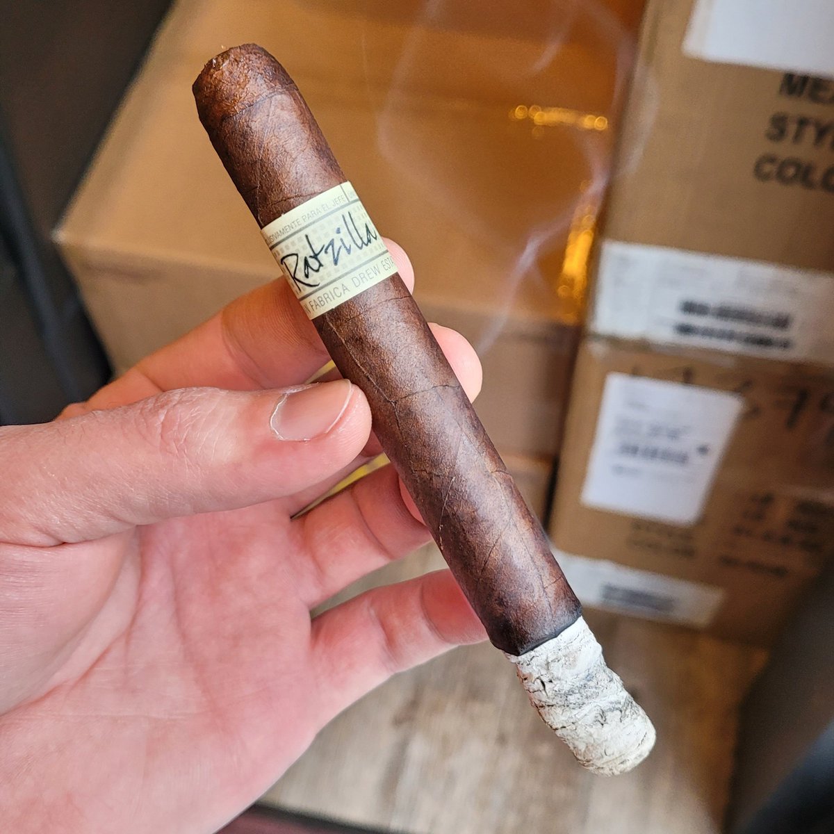InsomniacCigars's tweet photo. Did you know that I have BOXES OF #DrewEstate #Ratzilla AVAILABLE ON MY SITE?? Go Here:
https://t.co/RK1Nr2laEp
#NowSmoking #cigar #cigars #CigarLife #botl #blessed #ShouldISmokeThis #GarbagePalateGang #LigaPrivada https://t.co/8TnutaXLzX