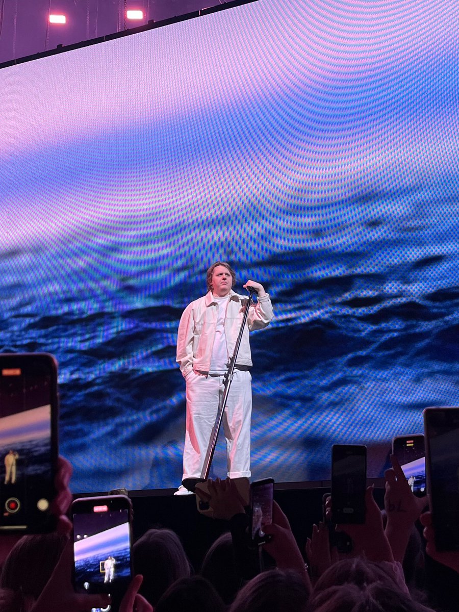 We ♥️ you, <a href="/LewisCapaldi/">Lewis Capaldi</a> ! 🇸🇪