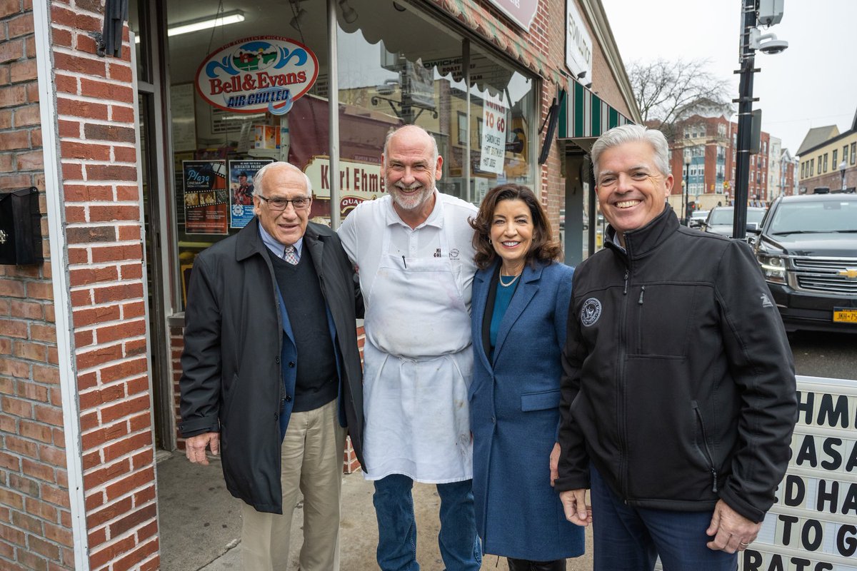 GovKathyHochul's tweet image. Around the state, I’m hearing from people about why the #NYHousingCompact will help make their communities more livable &amp;amp; affordable.

By working together — &amp;amp; with partners at every level of government — we’ll tackle our housing crisis &amp;amp; create a stronger future for New Yorkers.