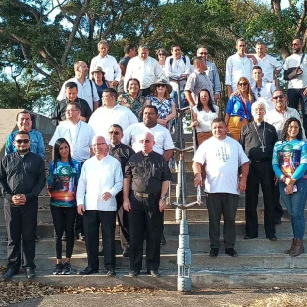 AndaresDGilbert's tweet photo. Misión cumplida!! Tuvimos el honor de hacer el  acompañamiento a los representantes religiosos, obispos y arzobispos de distintas diócesis del país, representante del Vaticano y muy especialmente a nuestro nuevo Obispo de la Diócesis de Guayana. ✌️🙏🏻 https://t.co/jqpCf9cdbi