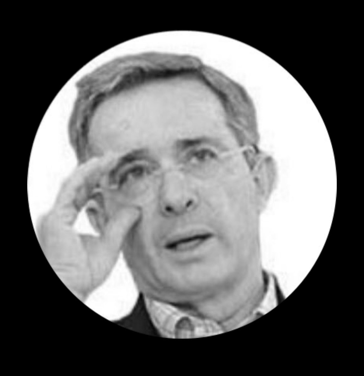 ¿Como calificarías la gestión de Alvaro Uribe durante su presidencia en Colombia? 🇨🇴

Excelente: ♥️
Muy buena: 🔃