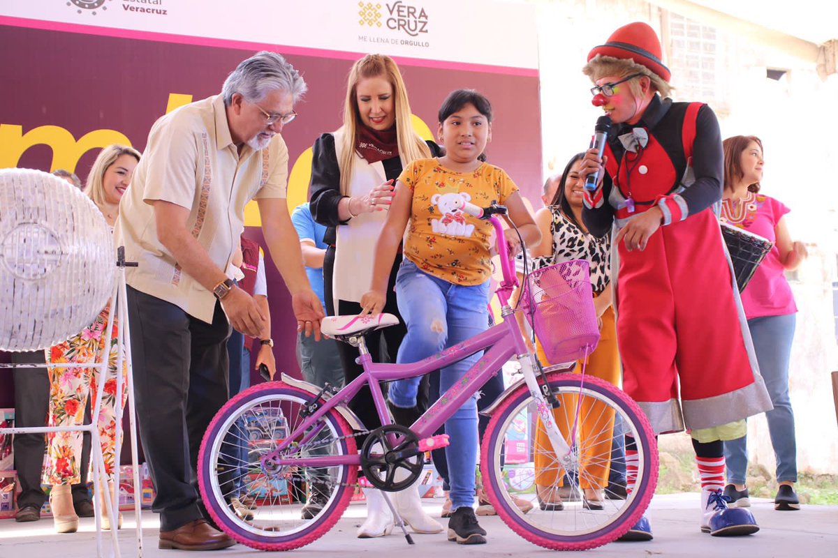 SoyGuillermoFS's tweet photo. Los invito a disfrutar de este día, es una oportunidad para pasar tiempo juntos, celebren su amor y apoyo mutuo, reflexionen sobre la importancia de la familia en el día a día.

Agradezco la invitación de la Directora Estatal del #Dif, Rebeca Quintanar Barcel��

¡¡Buen domingo!! https://t.co/8VdWZQKneW