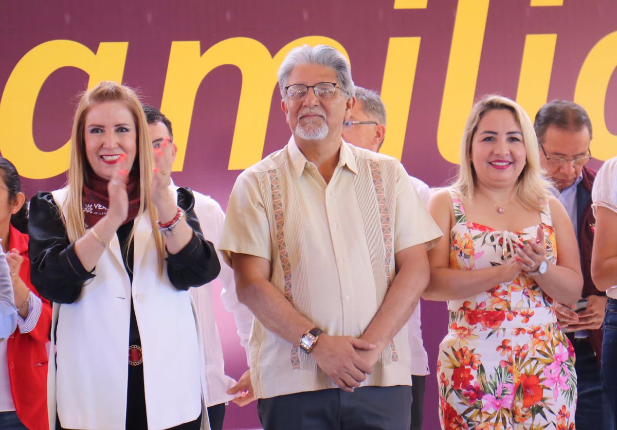 SoyGuillermoFS's tweet photo. Los invito a disfrutar de este día, es una oportunidad para pasar tiempo juntos, celebren su amor y apoyo mutuo, reflexionen sobre la importancia de la familia en el día a día.

Agradezco la invitación de la Directora Estatal del #Dif, Rebeca Quintanar Barcel��

¡¡Buen domingo!! https://t.co/8VdWZQKneW