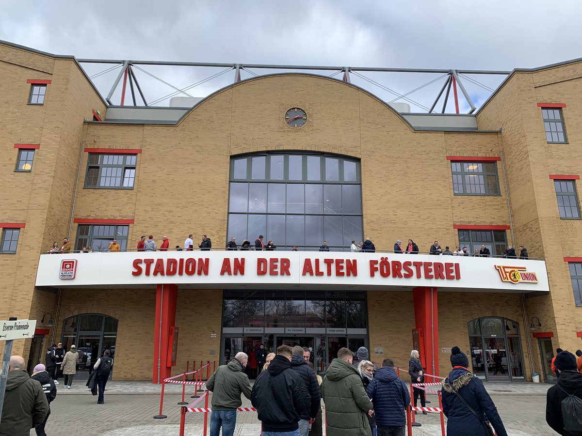 RobinKolf's tweet photo. Eisern Union! Wat was het een topweekend in Berlijn, met de Alten Försterei, ondanks de bloedeloze 0-0 tegen de FC, als hoogtepunt. #FCUKOE https://t.co/hL9MWpVq5j