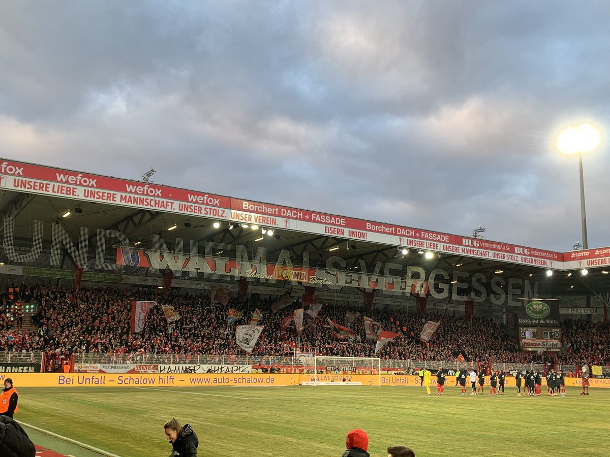 RobinKolf's tweet photo. Eisern Union! Wat was het een topweekend in Berlijn, met de Alten Försterei, ondanks de bloedeloze 0-0 tegen de FC, als hoogtepunt. #FCUKOE https://t.co/hL9MWpVq5j