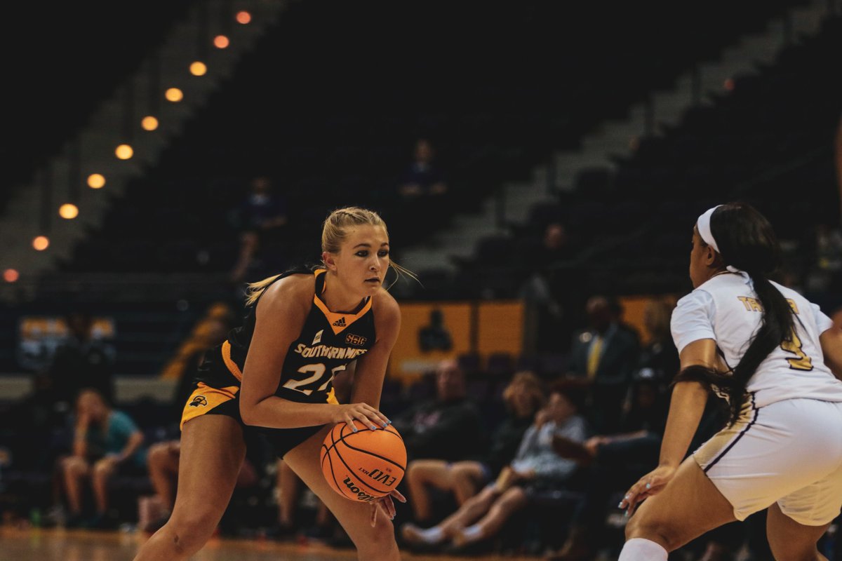 SouthernMissWBB's tweet photo. First Half Frames

Second half underway in the Bay Center

📻: https://t.co/IzUFKqJyLt
📺: https://t.co/gi5zLQFoFN
📊: https://t.co/CwvuZEXwOt

#SMTTT https://t.co/3YgML5BkSu