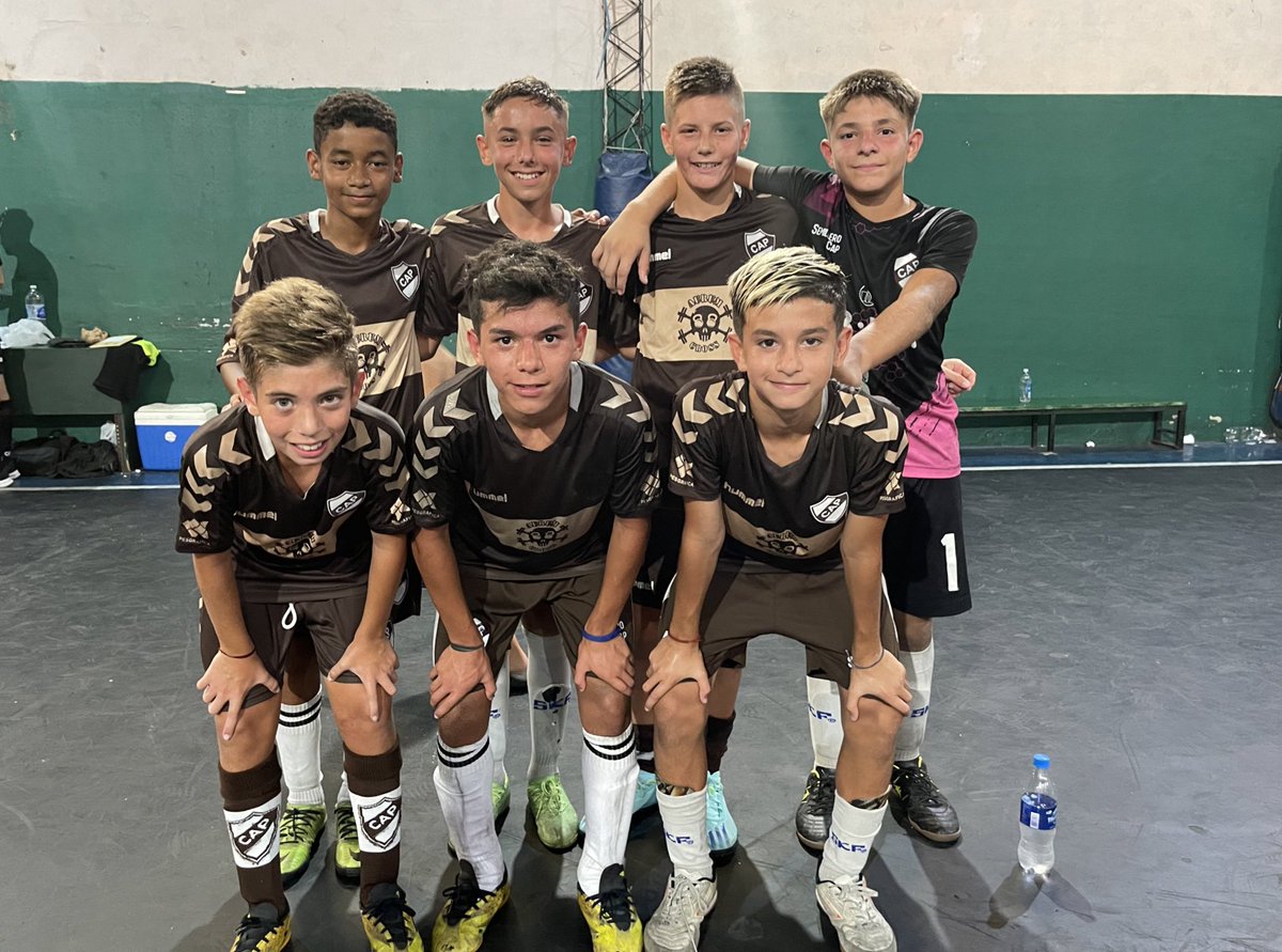 BabyCalamar's tweet photo. 🏆🤎🤍 ¡Copa de Campeones Fefi 2023!

👉🏼🦑 La categoría 2010 goleó 6-2 a Parque Chas y avanza a la ronda de ganadores. 

⚽️💪🏼 Los goles del “Calamar” los convirtieron Morando, Gorbea x2, Absi x2 y Omann.

#BabyCalamar https://t.co/qjlueg9IL6