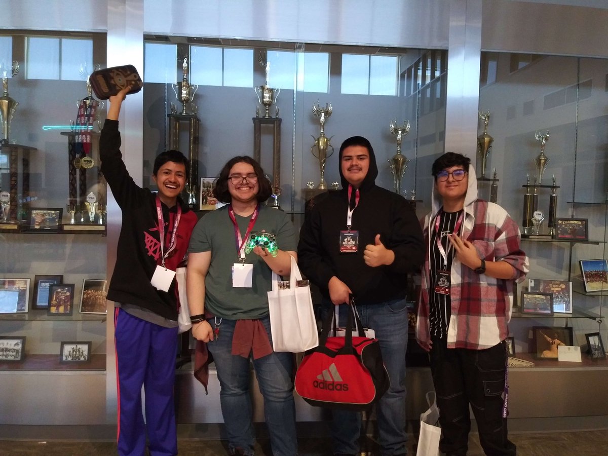 ranger_eSport's tweet photo. There are no words to express how proud we are of these guys! Fantastic job finishing 2nd in a tough match against Sandia HS! You represented @YsletaISD well! #riverside4ever https://t.co/6X2PkfljJE