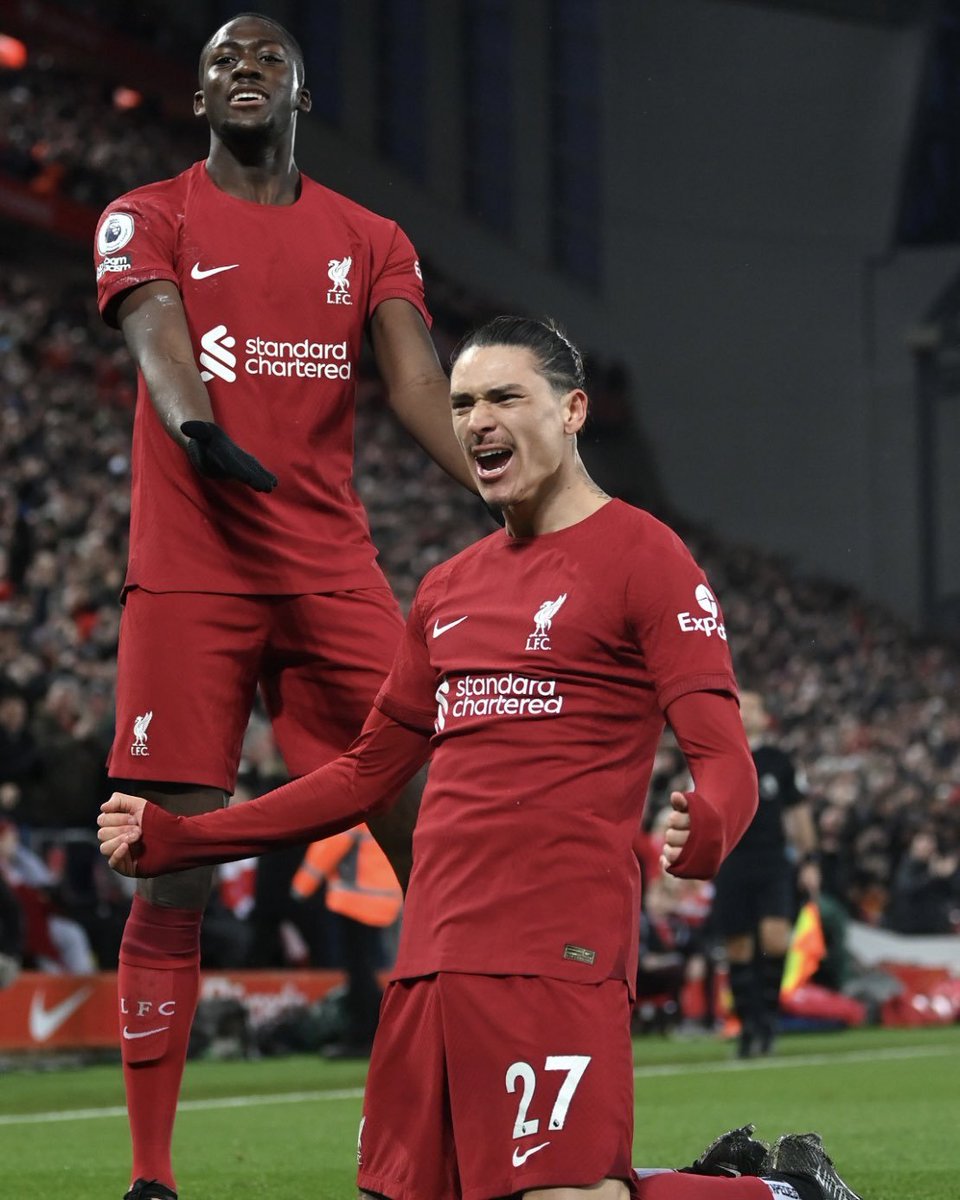 Ibou letting Nunez celebrate in front of the Kop! 😍