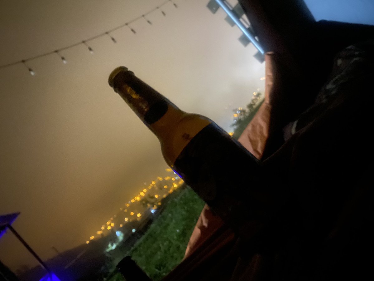 Noche de estrellas, lluvia, cerveza de maracuyá y compañía… #ValleDeLosChillos #Disfrute #Acampar