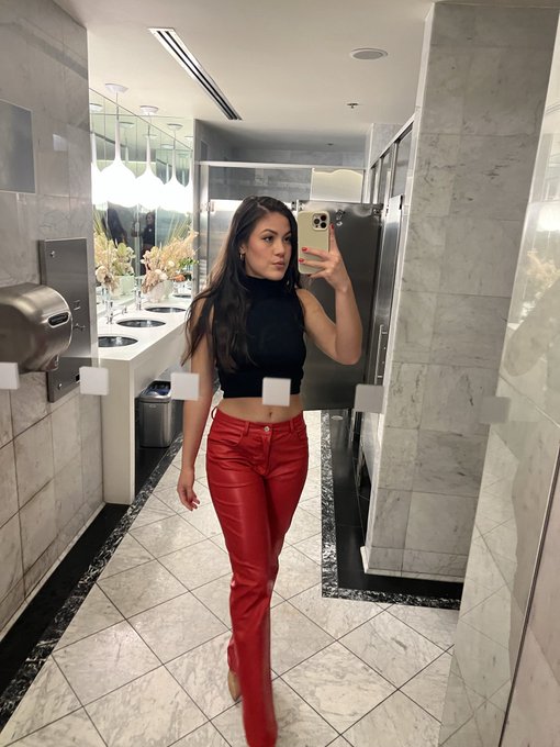 Going live at 6pm PST 🚀 https://t.co/ISluSFeiJb