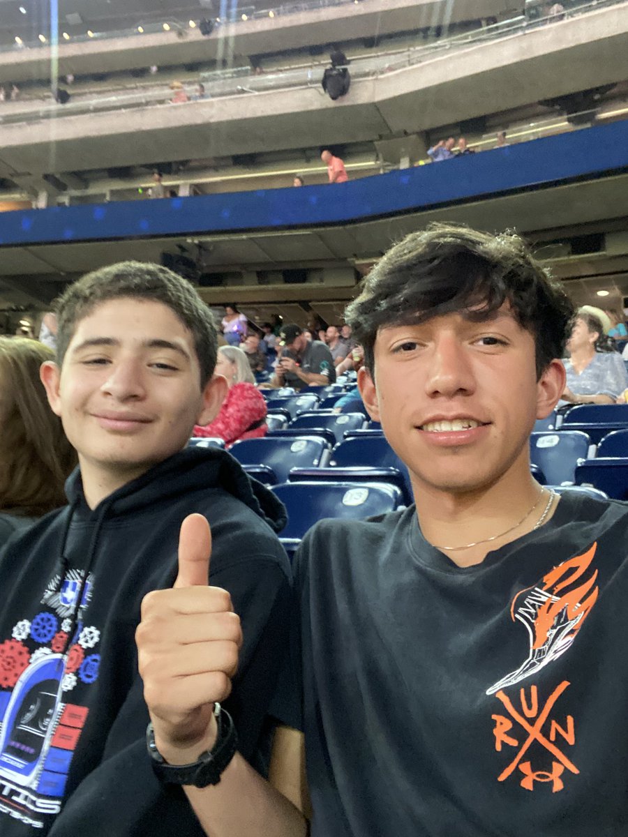 Gabriel De La O (@gabedelao) on Twitter photo 