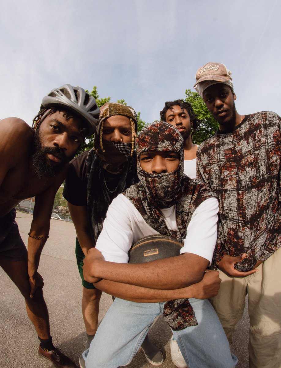 debaserlives's tweet photo. Introducing @aintnotourists💛

The group has gathered a playlist of songs that influence their sound and some of their singles for over an hour of great noise. 

Listen here: https://t.co/TX0riQlWU1

Tickets available at https://t.co/RC5oylx1sO https://t.co/rxBoaTFFc2