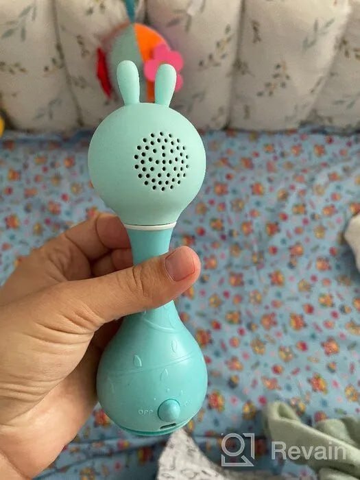 Revain_org's tweet photo. A great #giftforkids ages 3+ months🎁

#Alilo Smarty Rattle #LullabyPlayer is an #earlyeducation #toy with 4.3⭐️⭐️⭐️⭐️rating:
➡️Sings 10+ rhymes
➡️Reads 9 bedtime stories
➡️Plays 60+ sounds and more!

Share on Revain how did your little one react to this: https://t.co/Fow7049aL5 https://t.co/taSE8mXwSa
