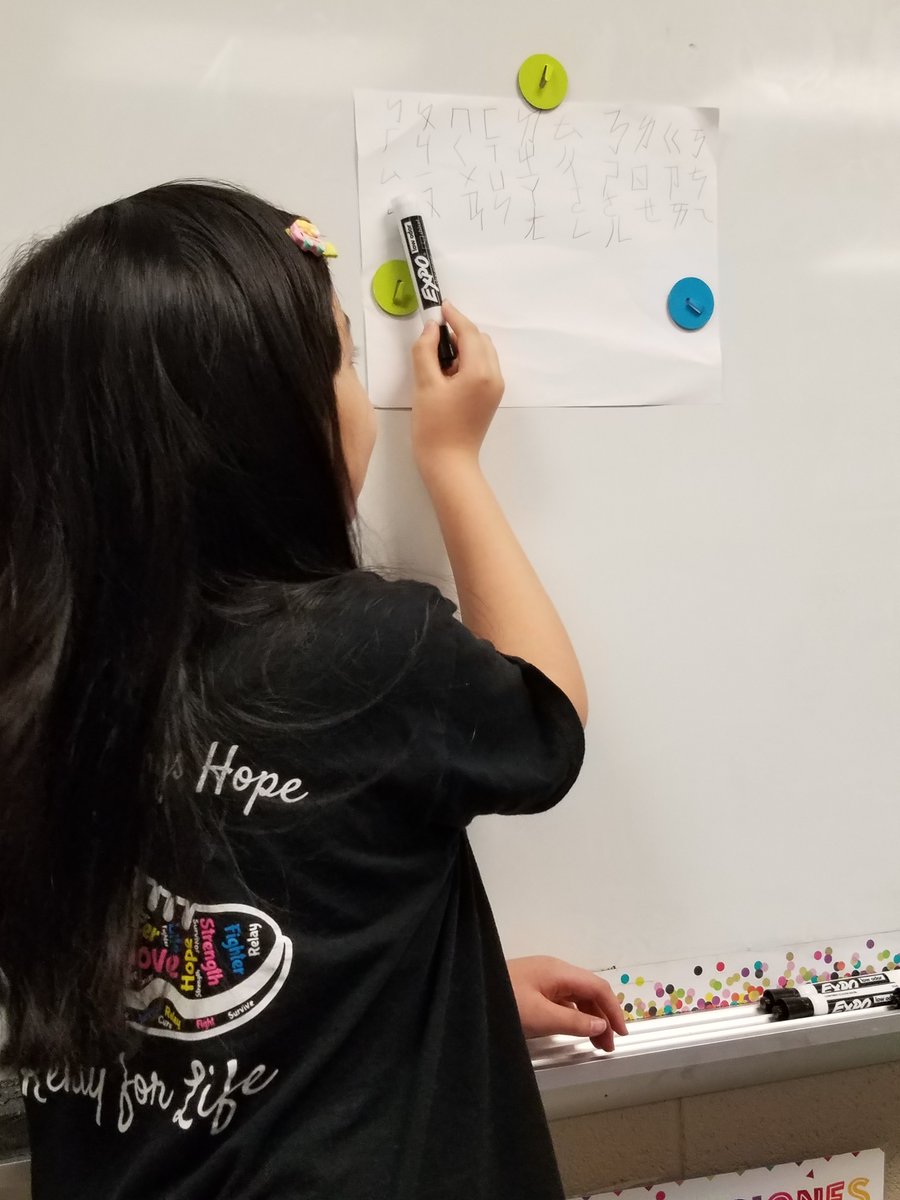 senorads2005's tweet photo. Mableton DLI 2nd grade- when your students have a love for language! Student teaching the class the alphabet in Chinese! @MabletonES #bestdayever #UlimateLearningExperience @CCSDLanguages https://t.co/nXZxKlKC3s