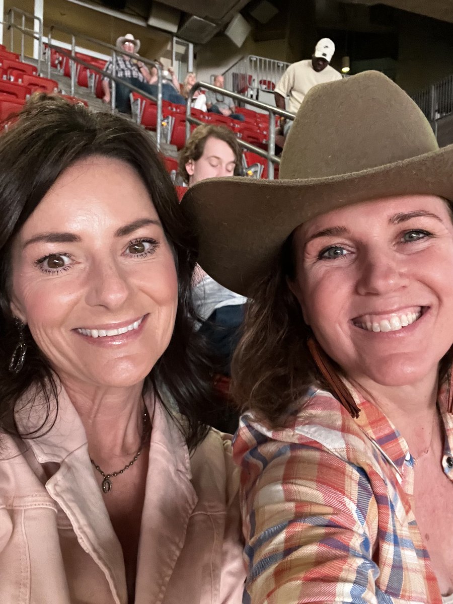 JEN2win536's tweet photo. ~let’s go, Houston! #RODEOHOUSTON https://t.co/6V3jIY8HzE