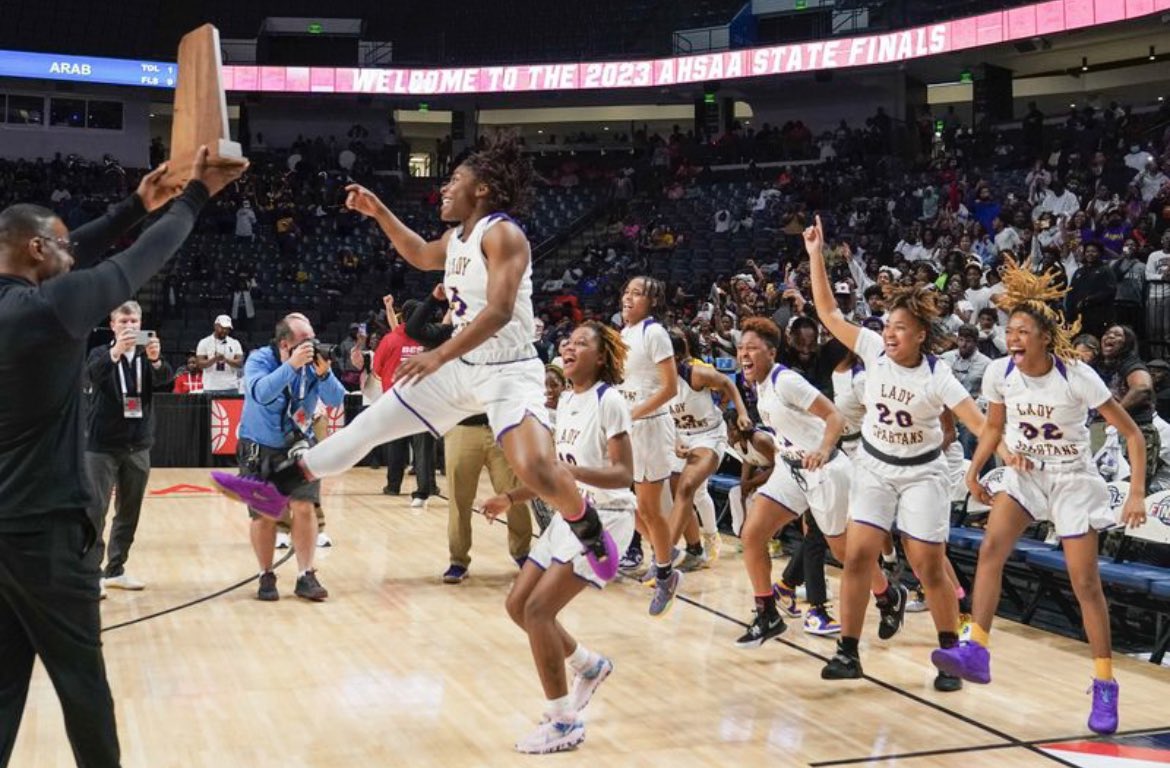 NelsonOmaya's tweet photo. One goal+one team= #statechamps 
#grovestreet 💍 https://t.co/LzcZ2uJQHA