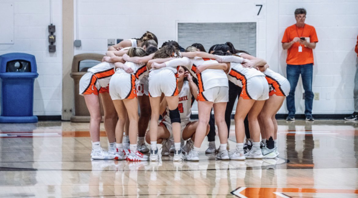 There are not enough words to express how PROUD we are of our girls. They have pride for their program, their culture, and for each other. 
To Gabby, Delaney, Courtney, Surina, and Jean: Thank you for your 4 year commitment to lift each teammate around you. We love you!! #28-3 🧡