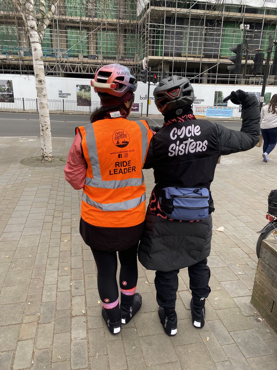 <a href="/FatimaAhmed740/">CycleLiciousLondon</a> incredibly led #Cyclesisters #Hounslow  feeder ride from Brentford Market Place &amp; Chiswick Town Hall with <a href="/HounslowCycling/">Hounslow Cycling</a> to #WomensFreedomRide . We cycled via Cycleway9 which makes cycling more easier, safer and more appealing #WomensDay2023