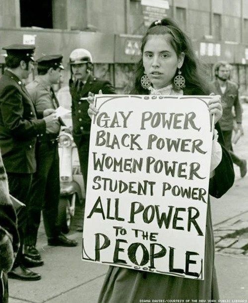 RelatocuriosoK's tweet photo. - Manifestante en manifestación por los derechos de los homosexuales en 1970 https://t.co/iYb5oySULj