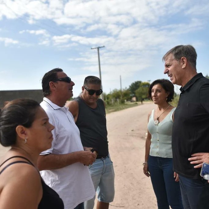mariano_granato's tweet photo. ✅ Camino Viejo: junto al intendente @emiliojaton anunciamos el inicio de la 2da etapa.
👪 + 14 mil vecinos beneficiados de 13 barrios.
📌 Los nuevos trabajos consistirán en entubar el desagüe actual, el tramo del conducto Risso y mejorar la situación hídrica en la Cuenca Flores https://t.co/ZTBfLNWLzj