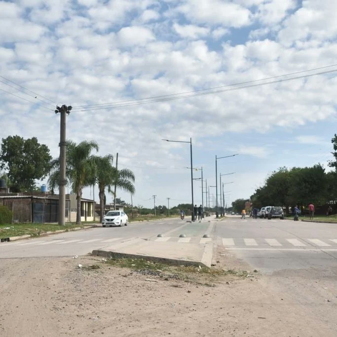 mariano_granato's tweet photo. ✅ Camino Viejo: junto al intendente @emiliojaton anunciamos el inicio de la 2da etapa.
👪 + 14 mil vecinos beneficiados de 13 barrios.
📌 Los nuevos trabajos consistirán en entubar el desagüe actual, el tramo del conducto Risso y mejorar la situación hídrica en la Cuenca Flores https://t.co/ZTBfLNWLzj