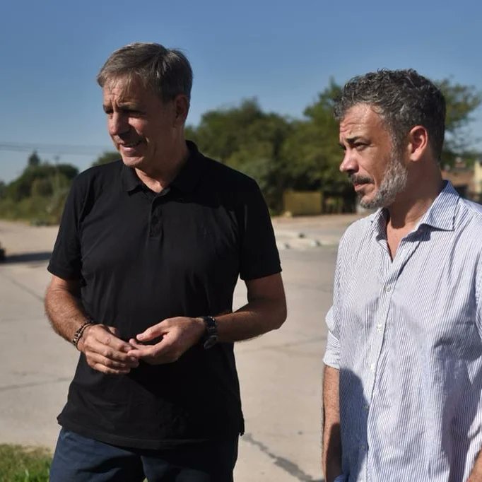 mariano_granato's tweet photo. ✅ Camino Viejo: junto al intendente @emiliojaton anunciamos el inicio de la 2da etapa.
👪 + 14 mil vecinos beneficiados de 13 barrios.
📌 Los nuevos trabajos consistirán en entubar el desagüe actual, el tramo del conducto Risso y mejorar la situación hídrica en la Cuenca Flores https://t.co/ZTBfLNWLzj
