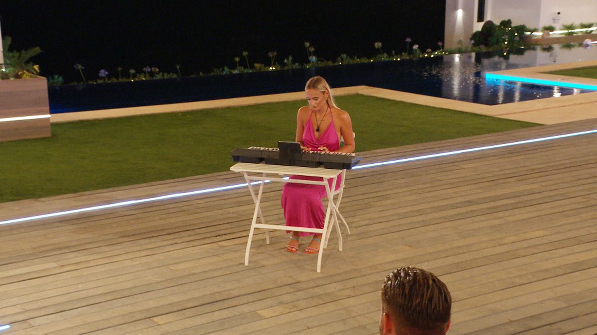 lilyboharrison's tweet photo. no talent show performance will ever top this #loveisland https://t.co/ZOuTZzSA88