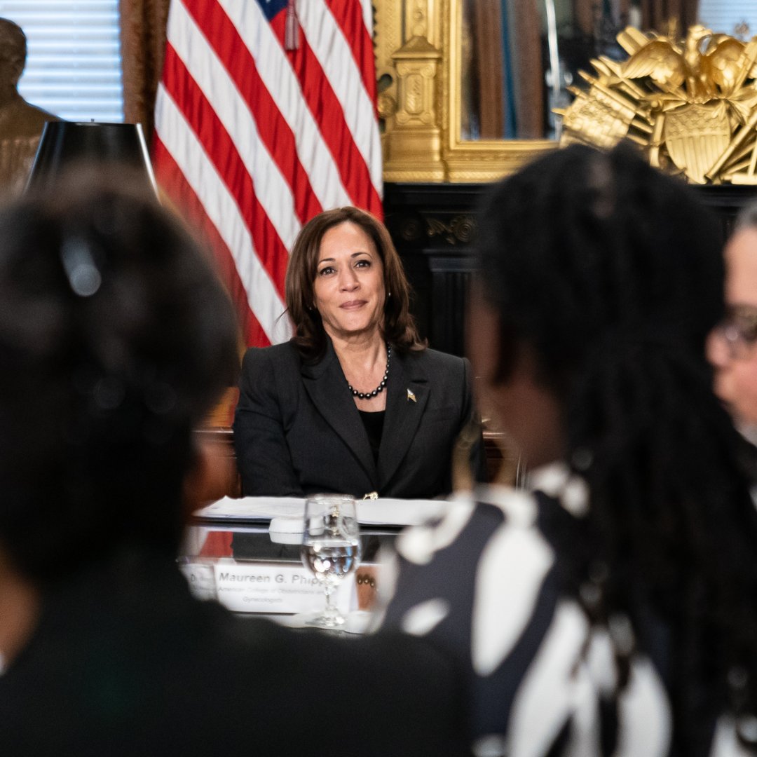 KamalaHarris tweet picture