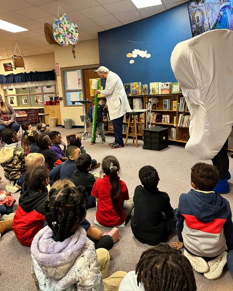 pcssdschools's tweet photo. Dr. Powell from Sherwood Smile recently talked with WILLIAM JEFFERSON CLINTON ELEMENTARY kindergarteners about the importance of good dental hygiene. Thank you to the Rotary Club of Sherwood, Dr. Powell, and Marty Molar for making an appearance #pcssdproud #equityandexcellence https://t.co/QvyGXXHdAV
