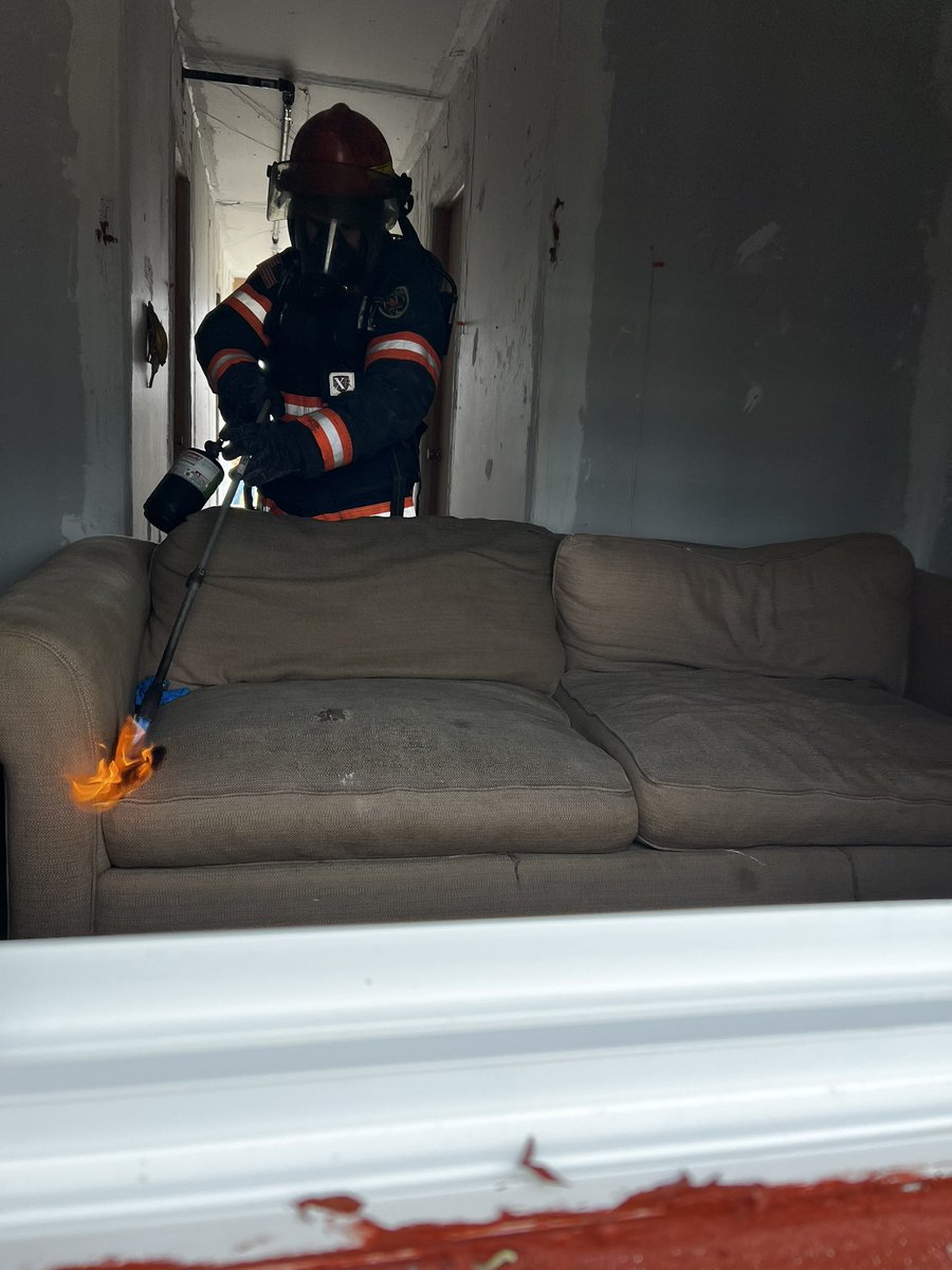 FPSETatOKstate's tweet photo. Senior design burns π₯ testing new burn prop materials, limited area sprinkler systems and hollow core and solid core door construction. π₯ #fpset #okstate23 #okstate #ceat https://t.co/7Tw9P1Hs7c