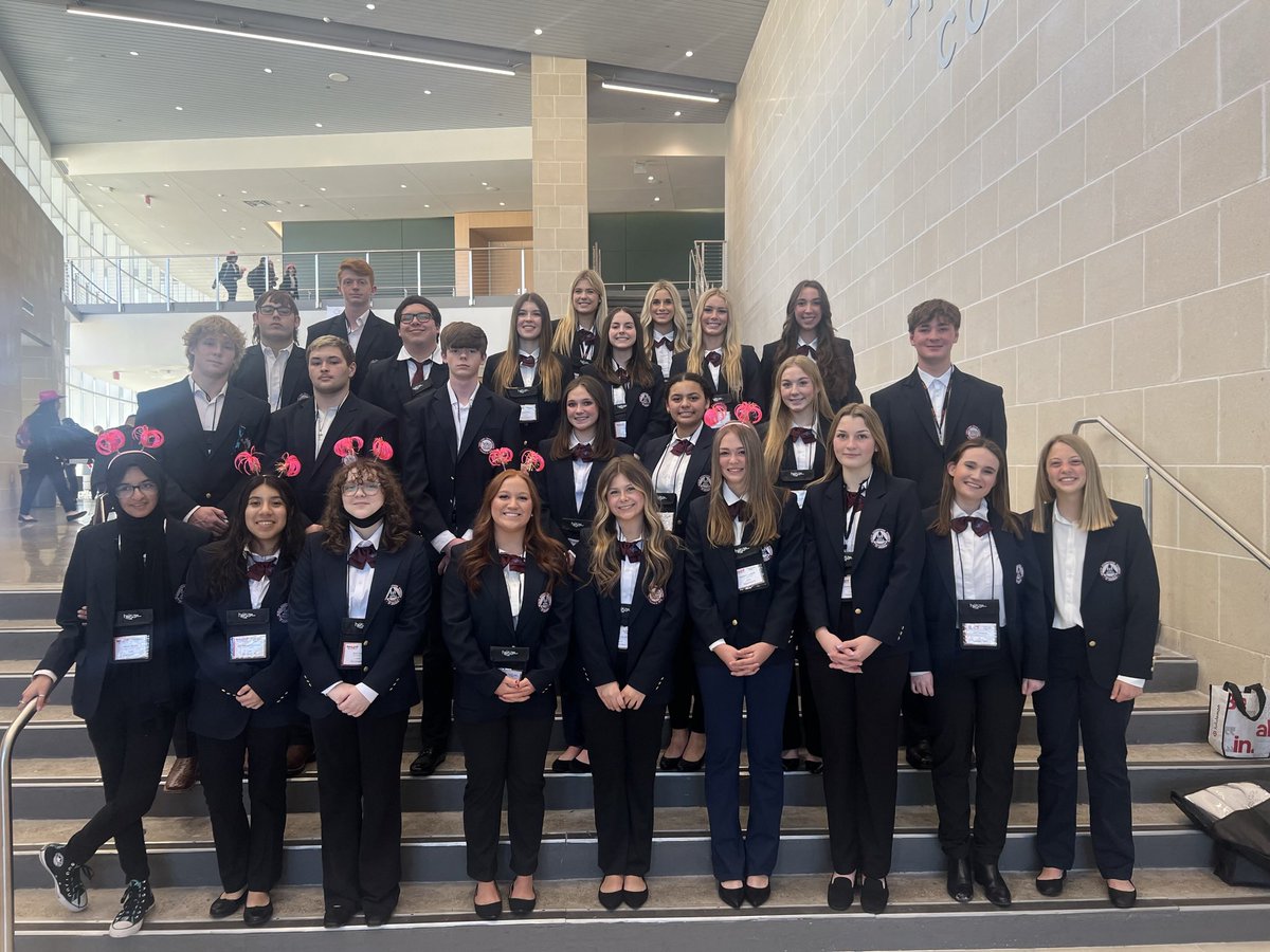 4chloecox's tweet photo. Had a great time competing again at the HOSA area competition in Dental Science!! Final year as a HOSA competitor, it has been an amazing high school experience, and has taught me so much about the dental field!🦷🩺👩‍⚕️ #hosa #area5islive #dentistry https://t.co/1ZvRZESYw3