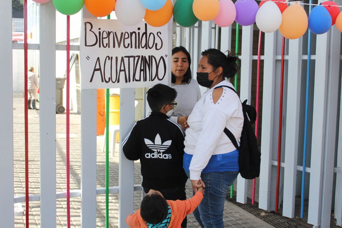 TlalpanAl's tweet photo. Hoy continuamos con la entrega de 🪪 credenciales en los deportivos Vivanco, Parque Morelos y Rodolfo Sánchez Taboada, para el programa #Acuatizando, con el que niñas👧🏻 y niños👦🏻 de la Alcaldía podrán aprender a nadar 🏊  #EjercítATe

#Talpan #GrandeComoSuGente https://t.co/RWBtEtwlMI