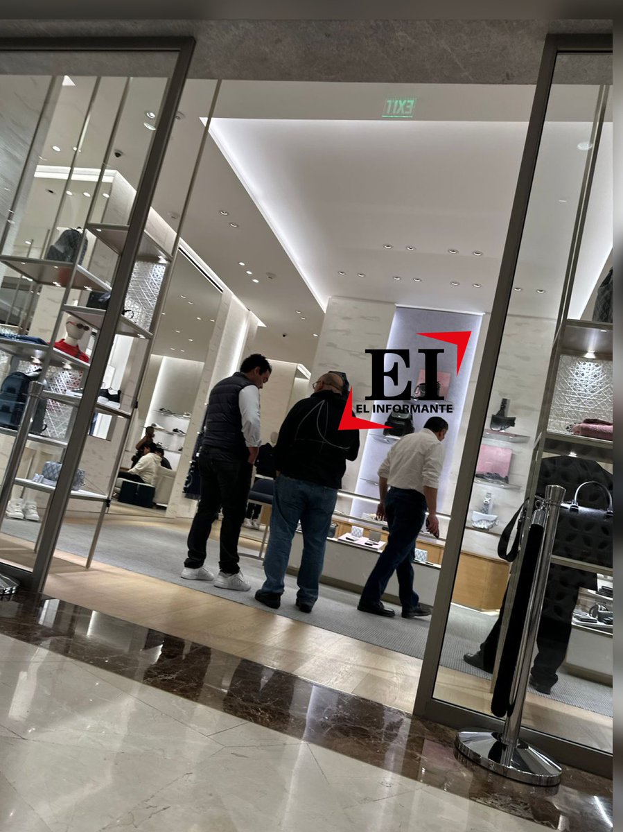 ElInformanteMX's tweet photo. Captan al dirigente del @PRI_Nacional @alitomorenoc de compras este domingo en las exclusivas tiendas de @luisvuttion y @Dior 
de la #CDMX 
#LordBrother #morena @LaydaSansores @DiputadosMorena 
@PRI_EDOMEX @PartidoMorenaMx https://t.co/DqDqCEFr8y