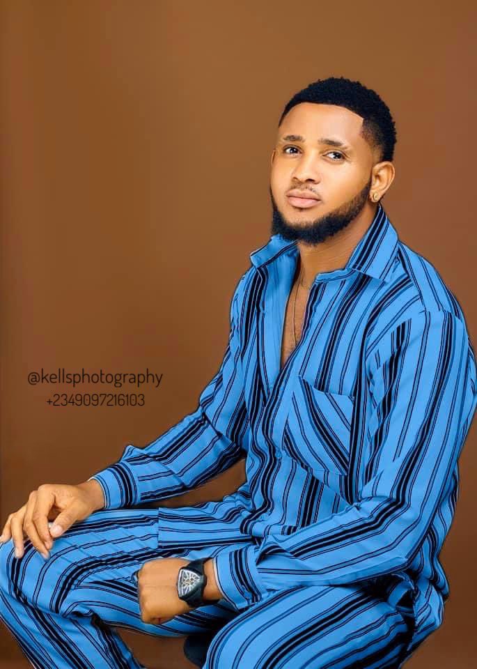Kellsphotograp2's tweet photo. he asked me to change the colour and design of his dress … the 1st picture is the main photo . I edited it into different colours using my phone .    
Please don’t skip without liking and retweeting  abeg 🙏
#Davido  #Fulanis  INEC RESULT #Obedients #IREV  #RejectTinubu  #ElluP https://t.co/yyEvLaFkoy