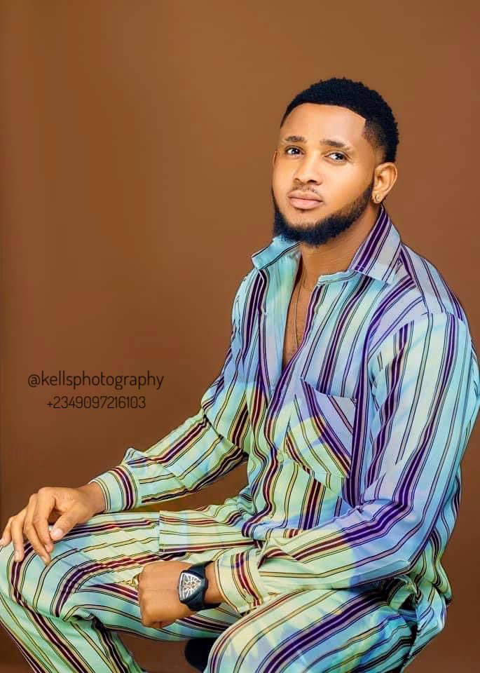 Kellsphotograp2's tweet photo. he asked me to change the colour and design of his dress … the 1st picture is the main photo . I edited it into different colours using my phone .    
Please don’t skip without liking and retweeting  abeg 🙏
#Davido  #Fulanis  INEC RESULT #Obedients #IREV  #RejectTinubu  #ElluP https://t.co/yyEvLaFkoy