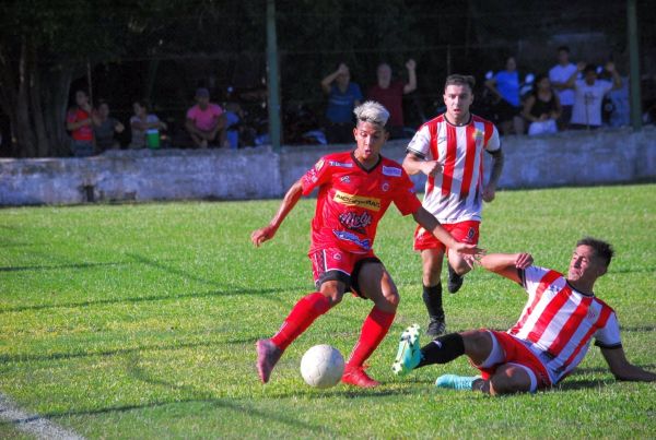 freddyvira's tweet photo. TPC: El Candombero festejó de local
https://t.co/7mFFlaYD7M
@fecofoficial1 #TPC #TorneoProvincialdeClubes #GrupoK #3rafecha @ClubCambaCua 2 - #SoldeAmericacsd 0 https://t.co/ekkXh2HCfr