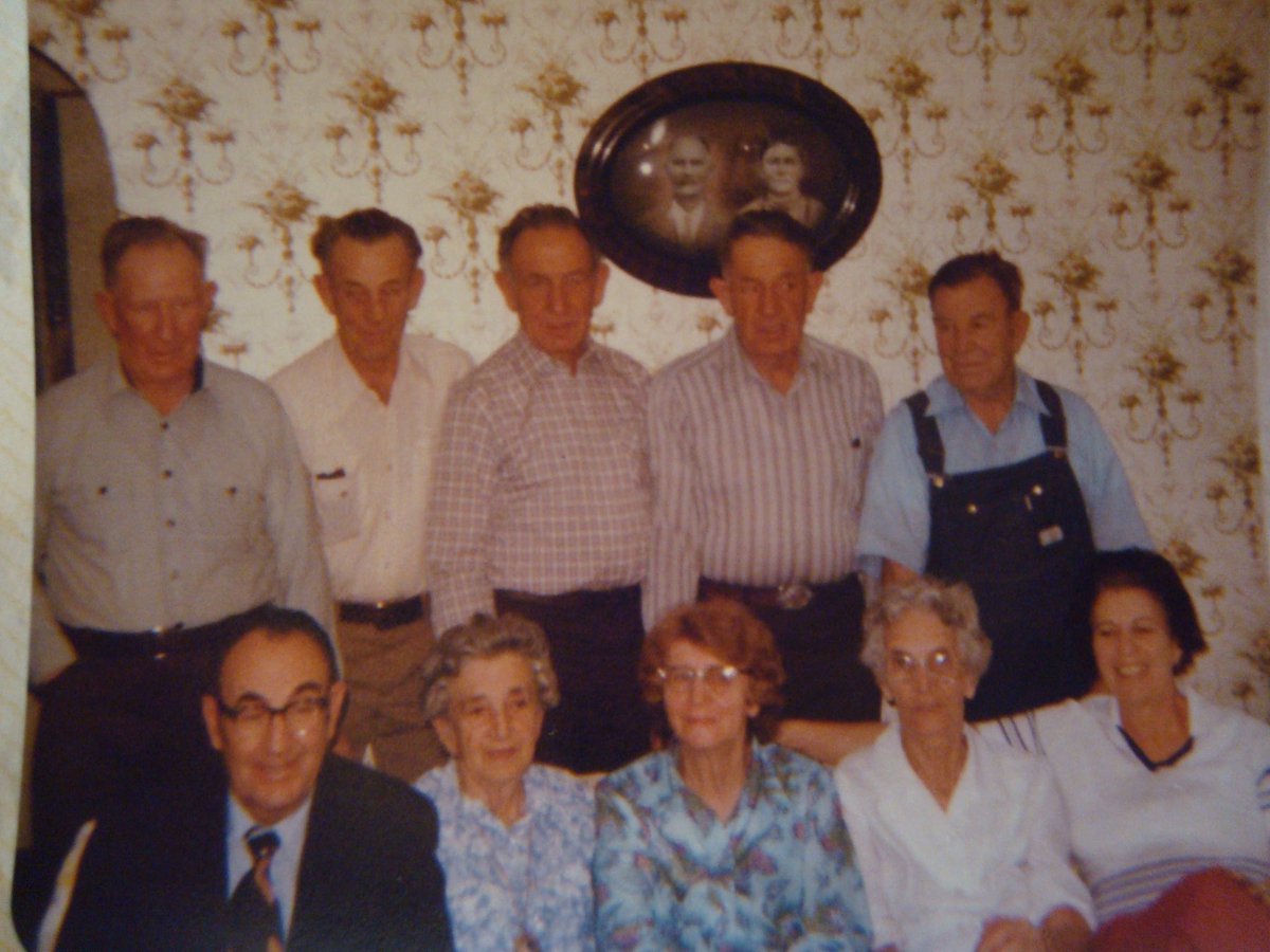 ruraldesigner's tweet photo. Love this photo of my great grandma and her siblings. I’d never seen it before. She’s second from right in front row. I think that’s their grandparents in the portrait on the wall. https://t.co/KP0YS2Cvui