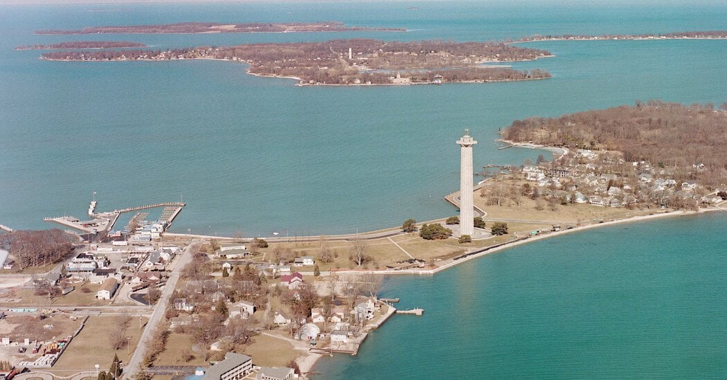 cupetrey's tweet photo. Out-in-Bay Has a Problem: There’s No Ice https://t.co/itpK5VamK7 https://t.co/lznTrJtleI