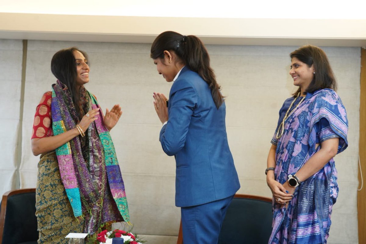 Prabha Khaitan Foundation (@foundationpk) on Twitter photo Another interesting session of <a href="/write_circle/">Write Circle</a> in Nagpur with <a href="/anukrti_U/">AnukrtiUpadhyay</a>
Anukrti shared about the bilingual writing processes and her journey with words & floating ideas
<a href="/ehsaaswomen/">EHSAAS</a> <a href="/RadissonNagpur/">RADISSON BLU HOTEL</a> <a href="/ParveenTuli1/">Parveen Tuli</a> <a href="/JyotiKa11606970/">Jyoti Kapoor</a> <a href="/PIYAGK/">PRIYANKA KOTHARI</a> Another interesting session of <a href="/write_circle/">Write Circle</a> in Nagpur with <a href="/anukrti_U/">AnukrtiUpadhyay</a>
Anukrti shared about the bilingual writing processes and her journey with words & floating ideas
<a href="/ehsaaswomen/">EHSAAS</a> <a href="/RadissonNagpur/">RADISSON BLU HOTEL</a> <a href="/ParveenTuli1/">Parveen Tuli</a> <a href="/JyotiKa11606970/">Jyoti Kapoor</a> <a href="/PIYAGK/">PRIYANKA KOTHARI</a>