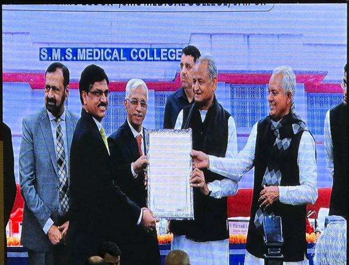 By Amma's grace, got recognised as ' Distinguished Alumni' at the Platinum Jubilee Celebrations of SMS Medical College, Jaipur. The plaque was given by Rajasthan CM and HM along with VC of Health University and Dean SMS MC. Truly a humbling experience