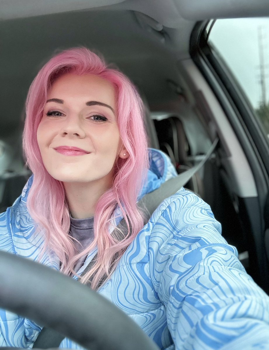 GeekosaurusR's tweet photo. So happy with my new hair 🌸 I feel more like myself now, idk if that makes sense lol but it feels right https://t.co/OGbnlh4gPM
