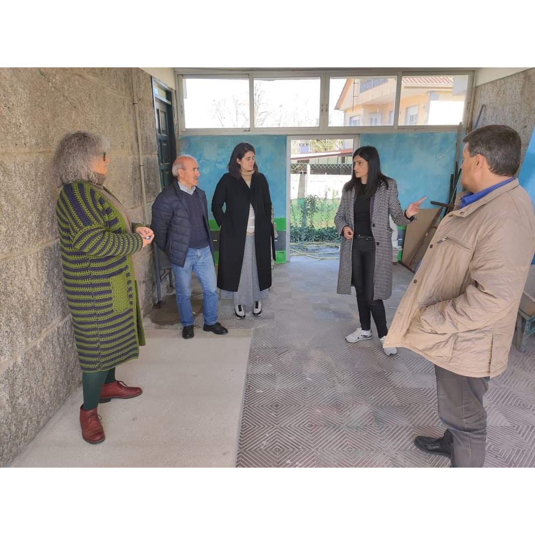 Socialistassal1's tweet photo. Fai una días deron comezo as obras de acondicionamento e mellora da Escola da Revolta en #Parderrubias.
Será utilizada por colectivos e asociacións da parroquia para o desenvolvemento de actividades de carácter cultural e social
📰https://t.co/aUFl6cmIRO
#CumprindoCompromisos https://t.co/frb3XiIz2g
