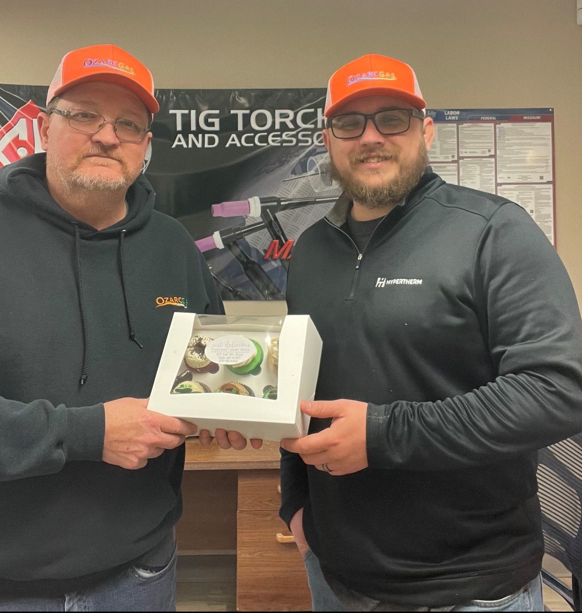 OzArcGas's tweet photo. Flashback to last Friday's Sweet Treats in honor of Employee Appreciation Day! #OzarcGas #AcetyArc #EmployeeAppreciation https://t.co/AjhcR451S0