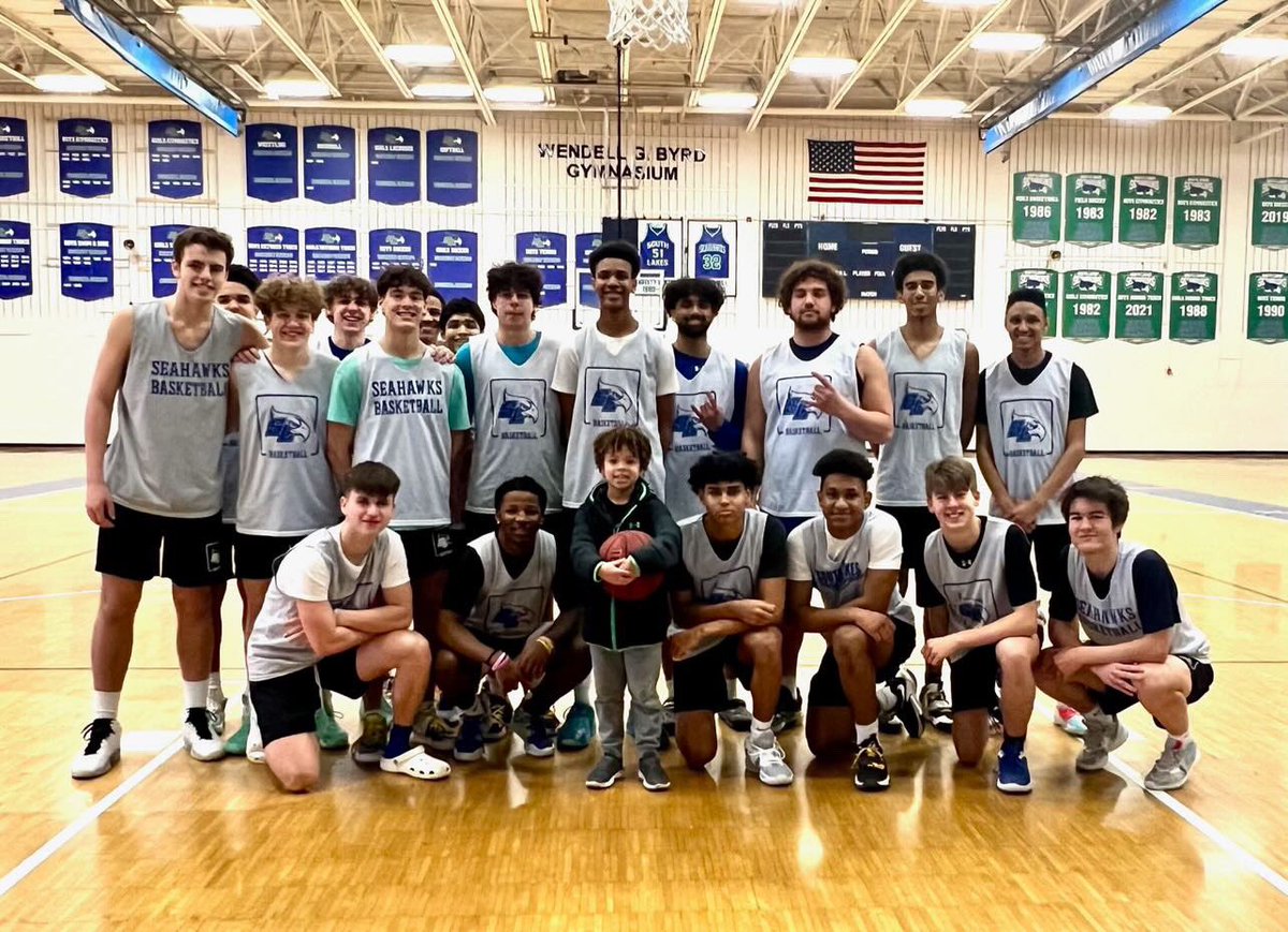 SeahawkBoosters's tweet photo. @SLSeahawksBball were coached up by Beau, Seahawk fan & baller extraordinaire!๐๐๐ซก๐ฅฐ We LOVE his autographed SL basketball!
๐ for spending time w/our Seahawks & sharing your photos!#terrasettigerpride๐งก๐ค #futureSeahawk #seahawkproud๐๐
#neverknowwhoswatching Go Get it๐๐ https://t.co/KV9PKV9RJc