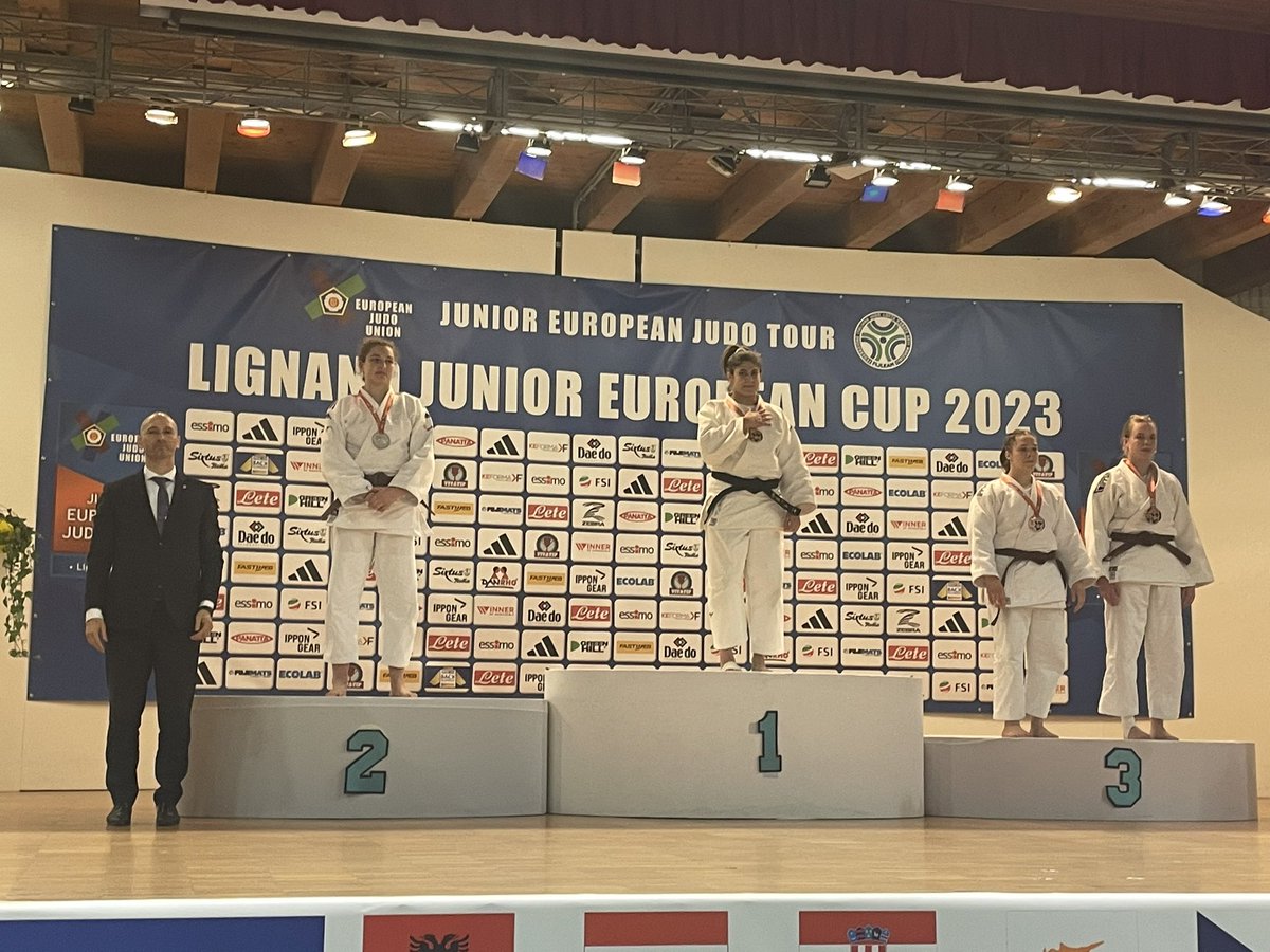 TopJudoUtrecht's tweet photo. Zilver🥈voor Irene Hesling (JV Groot Houten) tijdens de European Junior Cup in Lignano (Italië).
#EJC #IJF #EJU #Talentontwikkeling #Judo #JBNTalentpartner #EuropeanJudo #SportersBelevenMeer https://t.co/FSVegaMvj1