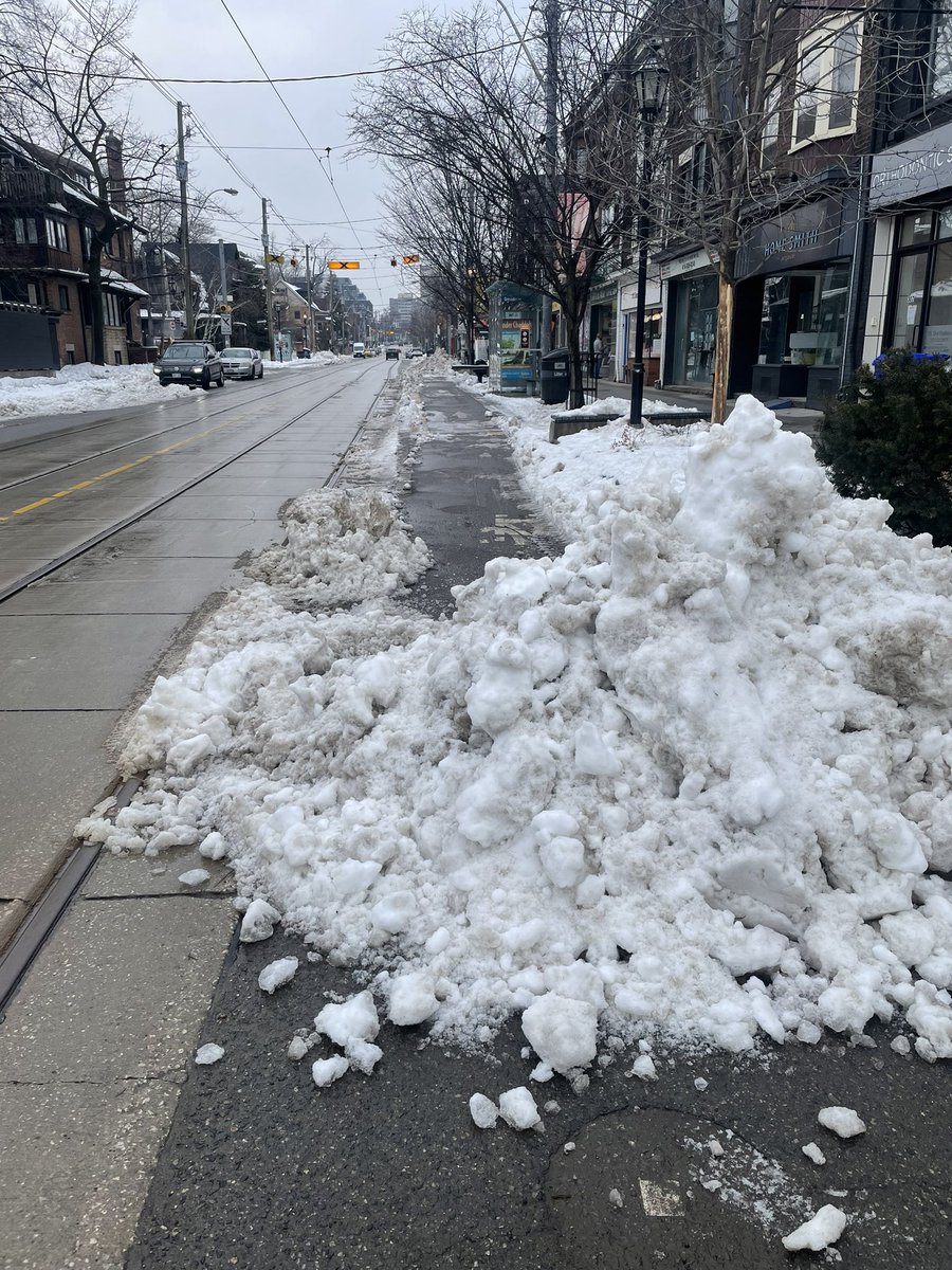 UrbanImages's tweet photo. .@TTChelps @gordperks @311 who is the contractor that clears the Roncesvalles TTC bump outs?  They have been impassible for bicycles for 2 weeks now.  Multiple locations along Roncesvalles. https://t.co/ik1tGkKAm7